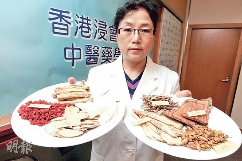 浸大中醫藥學院臨牀部高級講師李曉光表示,中醫藥治療不孕症成功率逾三成半,但使用的中藥要因應不同體質及不同月經周期而異,不能亂信網上偏方。(郭慶輝攝) 浸大中醫藥學院臨牀部高級講師李曉光表示,中醫藥治療不孕症成功率逾三成半,但使用的中藥要因應不同體質及不同月經周期而異,不能亂信網上偏方。(郭慶輝攝)