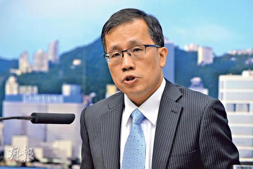 署理政府經濟顧問歐錫熊(圖)昨日表示,外圍環境疲弱會困擾香港的經濟,但仍預料第四季經濟有溫和增長。(葉家豪攝) 署理政府經濟顧問歐錫熊(圖)昨日表示,外圍環境疲弱會困擾香港的經濟,但仍預料第四季經濟有溫和增長。(葉家豪攝)