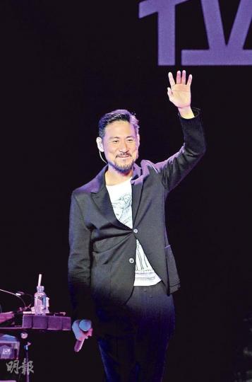 林振強幫張學友不少經典金曲填詞，《每天愛你多一些》、《愛是永恆》令人印象深刻。（攝影：鍾偉茵）劉美君大讚林振強是很sweet的人。（攝影：鍾偉茵）倫永亮與林憶蓮非常尊敬故友林振強。（攝影：鍾偉茵）陳慧嫻1989年去外地求學，林振強填了《千千闕歌》給她贈予歌迷。（攝影：鍾偉茵）音樂會以《愛是永恆》其中一句經典歌詞「愛是永恆當所愛是你」向林振強致敬。（攝影：鍾偉茵）