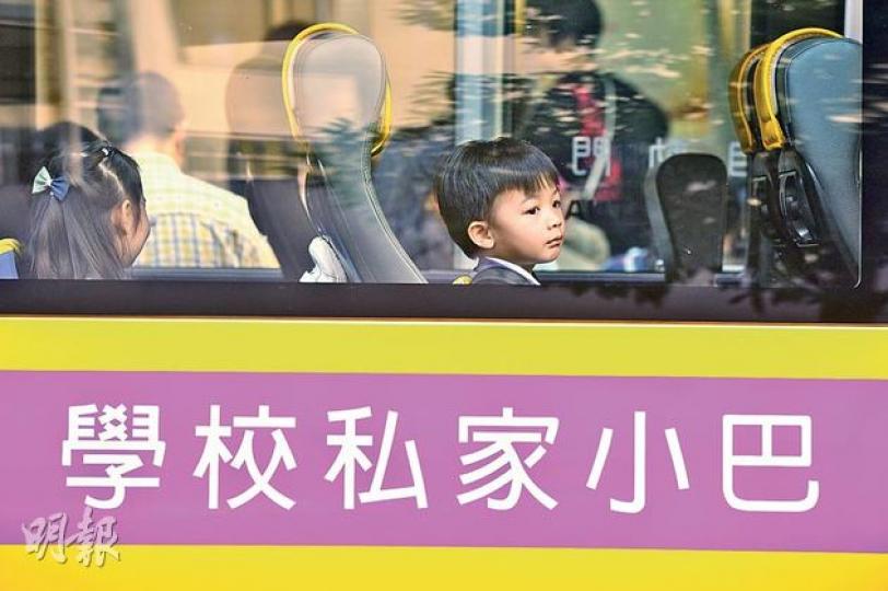 理工大學研究發現,校巴車廂內的懸浮粒子、有機揮發物及二氧化碳含量均高於其他交通工具,學童長期吸入這些有害物質會危害呼吸道的健康。(鄧宗弘攝) 理工大學研究發現,校巴車廂內的懸浮粒子、有機揮發物及二氧化碳含量均高於其他交通工具,學童長期吸入這些有害物質會危害呼吸道的健康。(鄧宗弘攝)