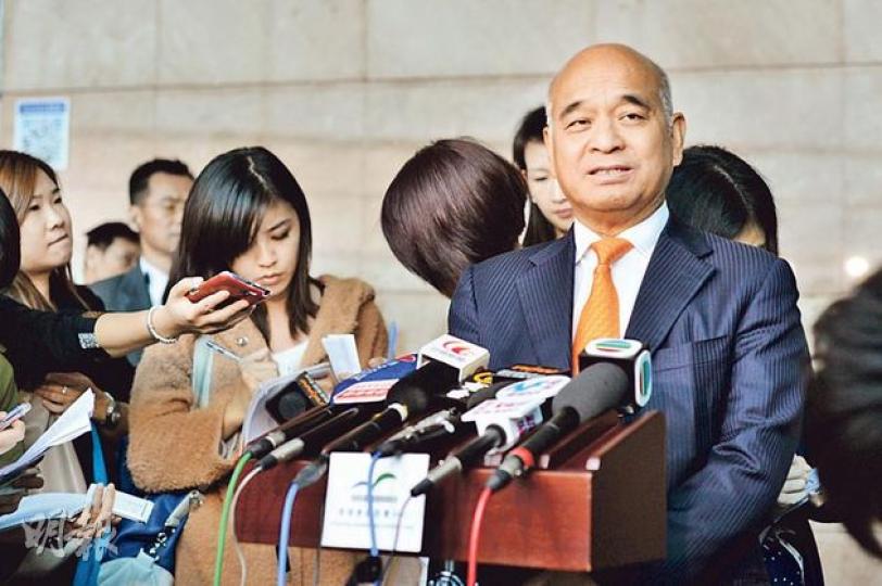 新世界發展主席鄭家純指出,政府使出「辣招」後,樓市只輕微下跌。現時說撤招,仍是言之尚早。(黃志東攝) 新世界發展主席鄭家純指出,政府使出「辣招」後,樓市只輕微下跌。現時說撤招,仍是言之尚早。(黃志東攝)