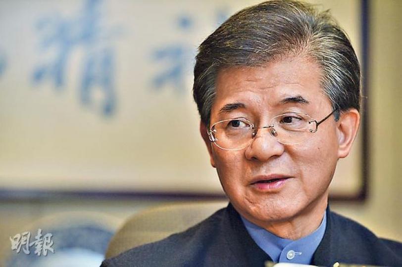 機管局董事羅康瑞(圖)提出更改第三條跑道規劃,將原定商業加地下車廠的方案刪走車廠,全力搞商業城,但與機管局主席張建東意見不合,他因此辭去基建規劃委員會主席一職。(鄧宗弘攝) 機管局董事羅康瑞(圖)提出更改第三條跑道規劃,將原定商業加地下車廠的方案刪走車廠,全力搞商業城,但與機管局主席張建東意見不合,他因此辭去基建規劃委員會主席一職。(鄧宗弘攝)