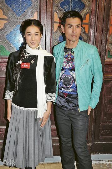 鍾嘉欣（左）與陳展鵬（右）於新劇再演情侶，毋懼再傳緋聞。（攝影：孫華中）田蕊妮成「藝員眼中視后」喜極而泣。（攝影：孫華中）高海寧（左）與唐詩詠（右）表示一眾藝員已落力演出台慶。（攝影：孫華中）
