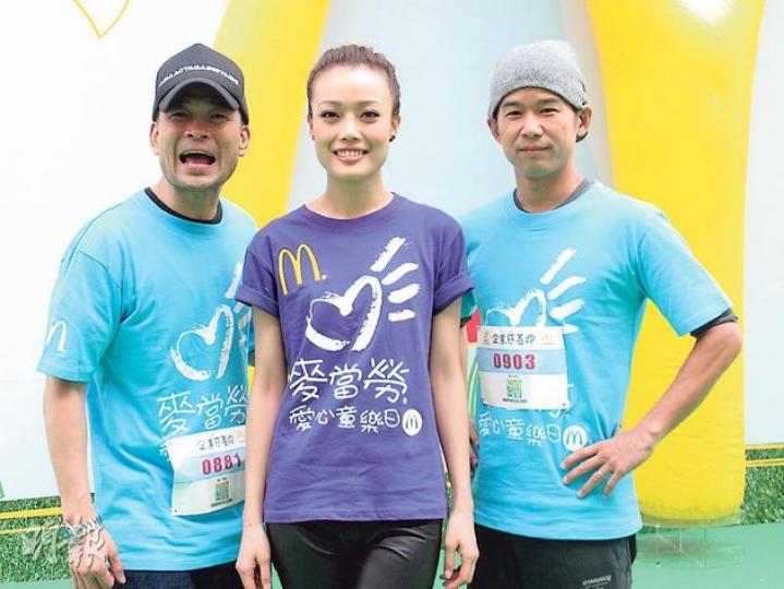 葛民輝(左起)、容祖兒及林海峰開心出席慈善活動,沒有湊成「嬲」字。(攝影/記者:鍾一虹) 葛民輝(左起)、容祖兒及林海峰開心出席慈善活動,沒有湊成「嬲」字。(攝影/記者:鍾一虹)
