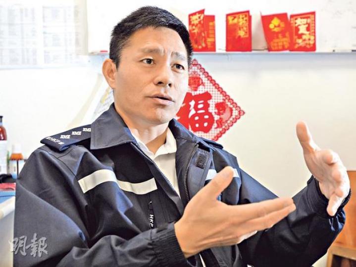 大嶼山南分區指揮官巫順興說，8牛被撞死事件後，警方加強在嶼南道巡邏及打擊超速。（葉家豪攝）