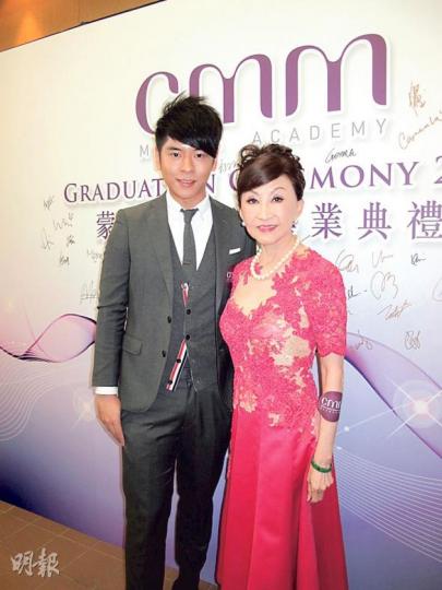鄭明明邀得許廷鏗擔任蒙妮坦學校畢業禮的表演嘉賓。(攝影/記者﹕柯美) 鄭明明邀得許廷鏗擔任蒙妮坦學校畢業禮的表演嘉賓。(攝影/記者﹕柯美)