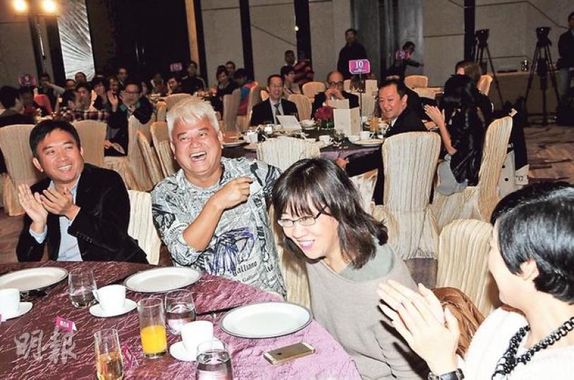 阿叻與無綫老闆陳國強及余詠珊同坐一枱。(攝影:梁迺楠)陳凱琳獲安排坐1號枱「主家席」甚受重視。(攝影:梁迺楠) 阿叻與無綫老闆陳國強及余詠珊同坐一枱。(攝影:梁迺楠)陳凱琳獲安排坐1號枱「主家席」甚受重視。(攝影:梁迺楠)