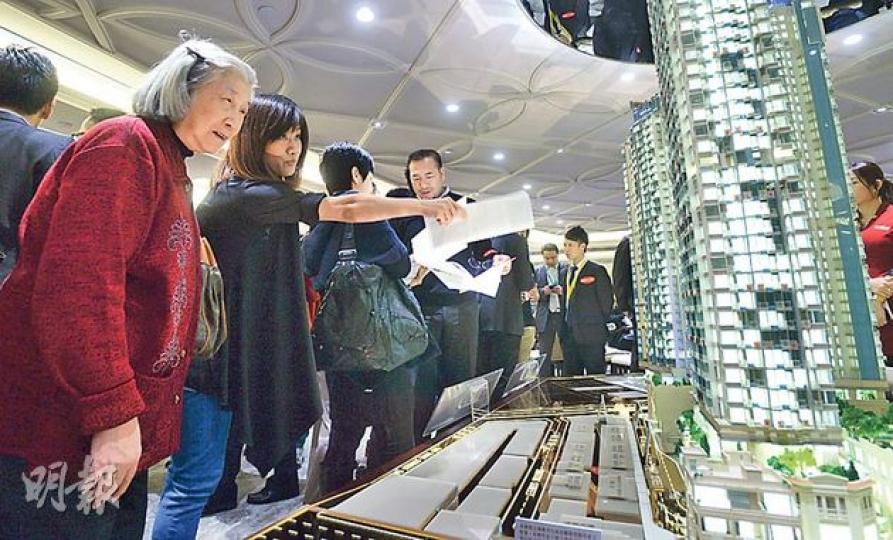「新票王」灣仔囍匯2期昨日截止認購，發展商表示累收近4500張入票，超額約19倍，凍資近9億元。（劉焌陶攝）