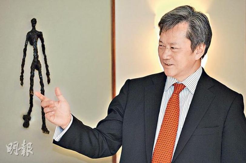 長實並無公布今年的銷售額是否創集團歷年新低，但長實執行董事趙國雄（圖）明確表示，是他千禧年升任執行董事、接掌營業部以來13年最低紀錄，並指將軍澳緻藍天、荃灣環宇及大埔嵐山1期等焦點大盤，遲遲未獲批預售令集團大失預算。（余俊亮攝）
