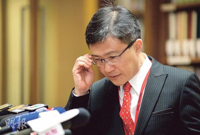 廉政專員白韞六昨沒有評論帳委會就前任專員湯顯明的批評。至於帳委會對署方、特別是社區關係處及行政總部的批評，白說會仔細研究帳委會提出批評的原因、意見和評論。社關處長穆裴文昨日則未有現身。（盧翊銘攝）立法會帳委會昨舉行記者會，帳委會主席石禮謙（右四）表示，英文版本的「痛斥（deplore）」，在他13年帳委會生涯中只用過兩次。當時的中譯均不是用「痛斥」這詞，而今次使用「痛斥」批評湯顯明，表示帳委會成員「真是從心痛出來」，若非嚴重都不會用上。（盧翊銘攝）