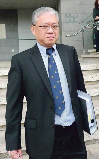 結構工程師鄧偉就（圖）曾向郭妤淺發出報價單，註明獲發入伙紙後的後期工程收費，分為有地庫和無地庫。他稱當時未知工程細節，僅按一般情况報價。（何偉畧攝）