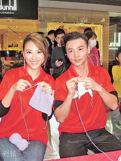 應采兒與張晉即席學習織冷帽。(攝影/記者:柯美) 應采兒與張晉即席學習織冷帽。(攝影/記者:柯美)