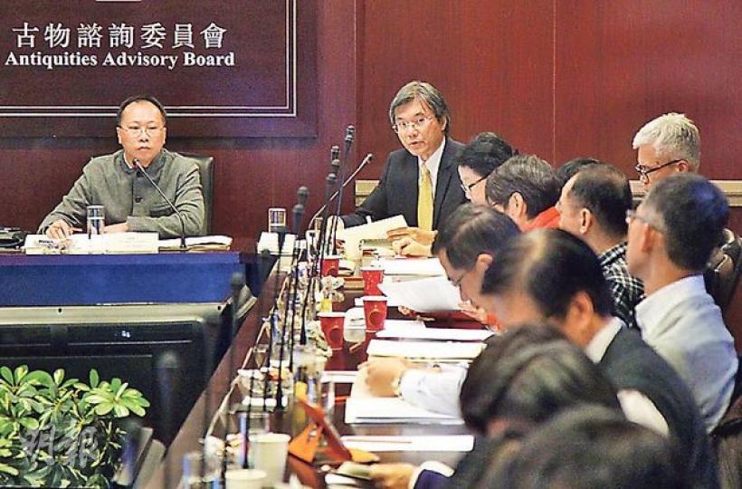 古物諮詢委員會昨開會討論行政長官粉嶺別墅及粉嶺高爾夫球場會所的評級，最後並無結論，古諮會主席林筱魯（左一）決定在下次會議才作表決。（林俊源攝）