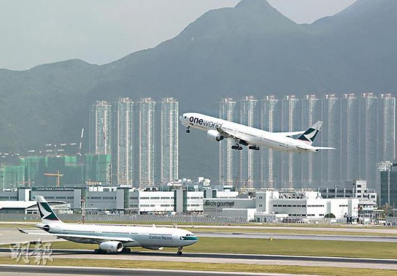 香港機場容量不足，發展遭遇瓶頸期，但若能保持開放態度迎接新的航空資源，香港沉澱幾十年的全球航空樞紐的優勢，非對手在短時間內可超越。（郭慶輝攝）