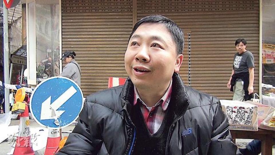 拆掉窗花拯救3名韓籍女遊客的施先生（圖）謙稱是舉手之勞，最重要是各人安全。（林智傑攝）
