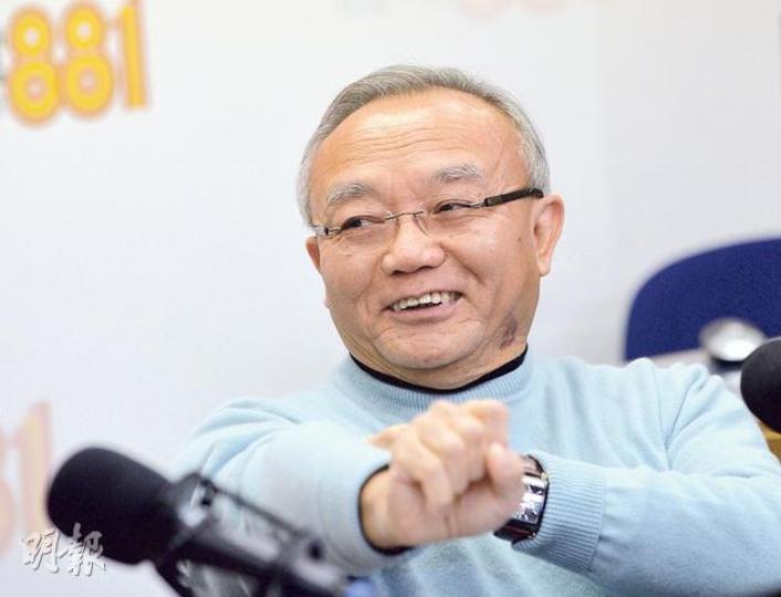 全國港澳研究會副會長劉兆佳昨在商台節目稱，很多港人對一國兩制的認識，與中央在《基本法》草擬期間的認識有偏差，加上港人不尊重中央角色，為了不讓「一國兩制」發展走另一條路，所以中央「認為出面影響香港選舉結果，亦是符合一國兩制」。（盧翊銘攝）（明報製圖）