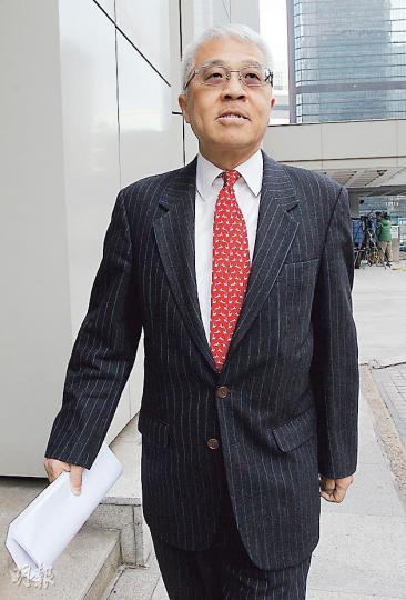 霍震霆的代表律師何文基（圖）昨表示，霍家商討「再次和解」進度非常緩慢，「無個老人家出面好難」。（李紹昌攝）