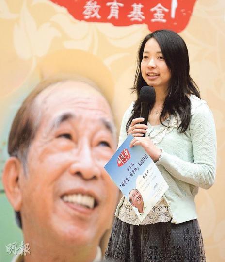 第2屆「好學生．好老師」計劃一共表揚5名有愛心的教師，戴盈莉自小以司徒華作榜樣，以同理心和真誠對待學生，雖因先天性骨骼病時刻受苦，但仍樂觀積極，並分享親身經歷，勸勉學生珍惜光陰。（余俊亮攝）