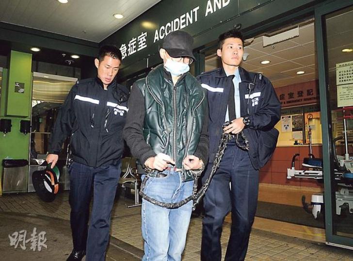 男子疑因感情及金錢問題，在公園內與年齡相距逾20年的已婚女友爭執，事後涉嫌以生果刀刺傷女友被捕。（蔡方山攝）