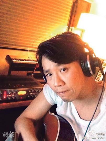 陶喆在工作室的照片被粉絲形容為面容憔悴。（微博圖片）