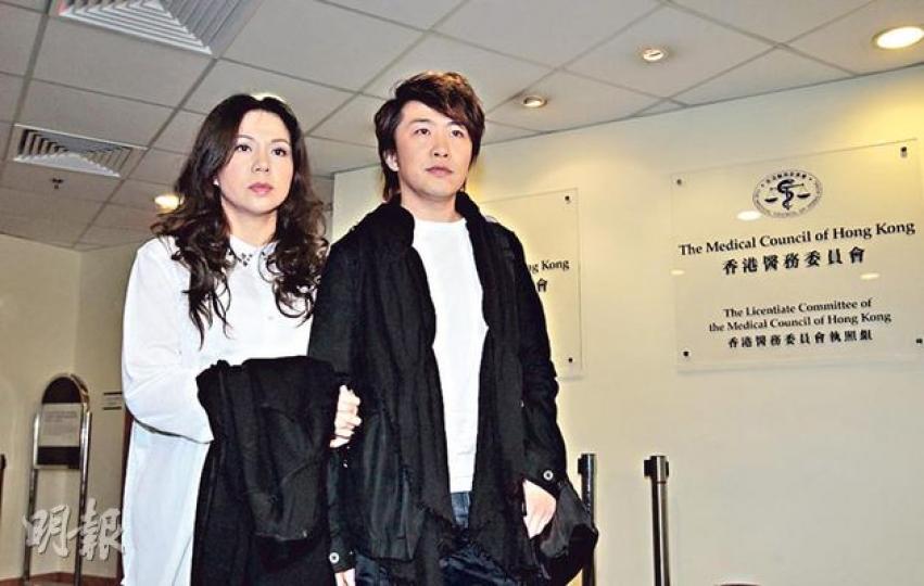 藝人張崇德及劉美娟昨出席其子天藍出生後夭折的醫務聆訊續審，他們強調投訴非為賠償，只希望能藉此得知天藍死亡的真相。（李澤彤攝）