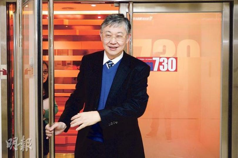 擁有免費報紙《am730》的中原集團創辦人施永青在商台節目透露，《am730》被抽廣告，昨午他回報社向員工交代報章被施壓詳情，但他向員工表明，不用改變客觀持平的辦報方針。（葉家豪攝）
