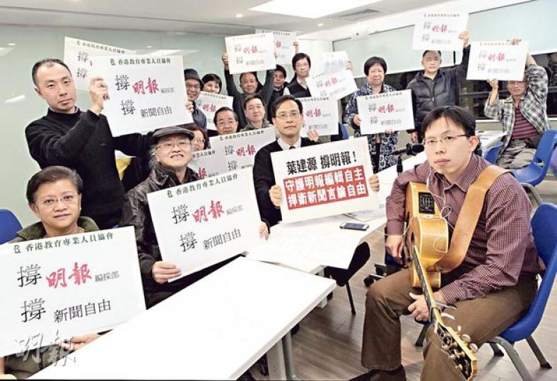 教協以唱歌方式撐《明報》編輯部守護編輯自主，亦撐新聞自由，下一步會拍片放上YouTube，最快今個星期內有得睇。（李澤彤攝）