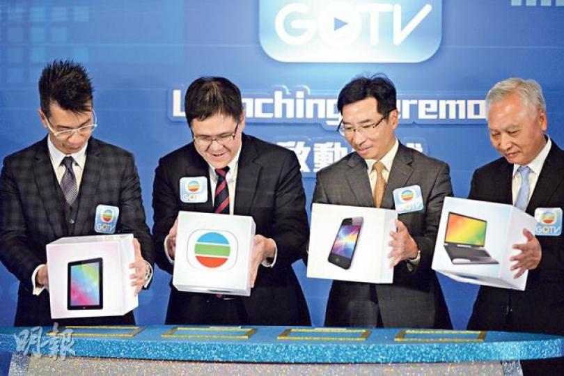除透過網站、iOS或Google Market付費，「GOTV」用戶亦可在無綫合作伙伴PCCW-HKT或百老匯購買通行證。圖為香港電訊無線業務市場營銷總裁林國誠（左起）、無綫總經理鄭善強、電視廣播互聯網有限公司營運總裁黃志軒及百老匯攝影器材有限公司董事陳志光，昨一起主持「GOTV」啟動儀式。（葉家豪攝） （明報製圖）