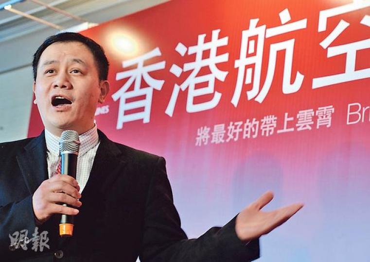 「Cool魔」張智霖人氣爆燈，助港航舊年機票熱賣，港航副總裁孫劍峰（圖）話今年會新推更高檔嘅機上商品同提供WiFi，以吸引更多旅客幫襯。（劉焌陶攝）
