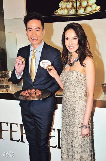 陳豪與雪兒均喜愛食朱古力。(攝影:梁迺楠)Ana R.婚後今年首次派利市。(攝影:梁迺楠) 陳豪與雪兒均喜愛食朱古力。(攝影:梁迺楠)Ana R.婚後今年首次派利市。(攝影:梁迺楠)