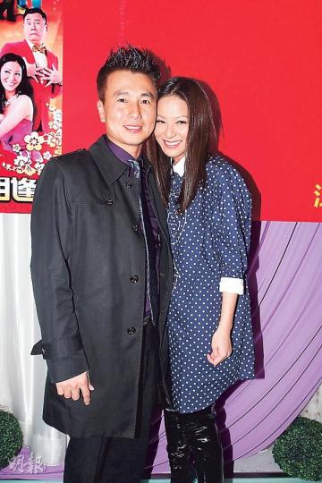 滕麗名與老公當眾咀嘴,非常恩愛。(攝影/記者:梁迺楠)(攝影/記者:梁迺楠) 滕麗名與老公當眾咀嘴,非常恩愛。(攝影/記者:梁迺楠)(攝影/記者:梁迺楠)