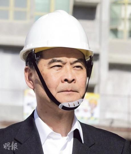 特首梁振英昨日視察沙田水泉澳公屋地盤後回應23條立法，他指目前沒有計劃、沒有時間表進行23條立法。（李澤彤攝）