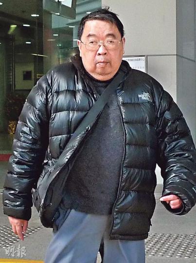 受糖尿病困擾的李德威(圖)心感藥石無靈,坦言對人生感到灰暗,遂付款「買個希望」,讓被告陳美雲找神醫。他付款後沒有任何回報,說若非家人建議他報警,他會繼續等候陳回覆。(何偉畧攝)被告陳美雲(圖)供稱李德威入院後3次來電稱喜歡她,相約與她茶敘。她當日收到被告款項後於不足3小時內,相約4家財務公司追數人,向他們清還15萬元債項,之後立即與朋友往澳門。(何偉畧攝) 受糖尿病困擾的李德威(圖)心感藥石無靈,坦言對人生感到灰暗,遂付款「買個希望」,讓被告陳美雲找神醫。他付款後沒有任何回報,說若非家人建議他報警,他會繼續等候陳回覆。(何偉畧攝)被告陳美雲(圖)供稱李德威入院後3次來電稱喜歡她,相約與她茶敘。她當日收到被告款項後於不足3小時內,相約4家財務公司追數人,向他們清還15萬元債項,之後立即與朋友往澳門。(何偉畧攝)