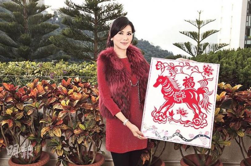 朱潔儀的《鴻運馬》畫作甚有新年氣氛。(攝影/記者:李潔盈) 朱潔儀的《鴻運馬》畫作甚有新年氣氛。(攝影/記者:李潔盈)
