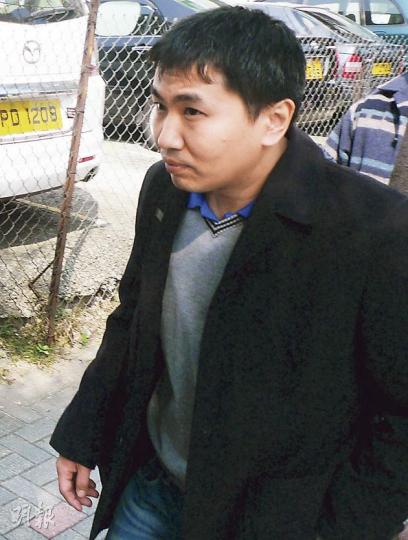 事主楊憲嵐的父親楊浩云（圖）曾問助教馬毅珩，若他一直看着廁所門口，是否可確認事主回到泳池。馬對此表示認同。（何偉畧攝）
