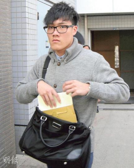 19歲被告唐家銨（圖）昨於庭上表現頗為緊張，一度喃喃自語，離開法庭時則大方讓記者拍照。（黃建邦攝）