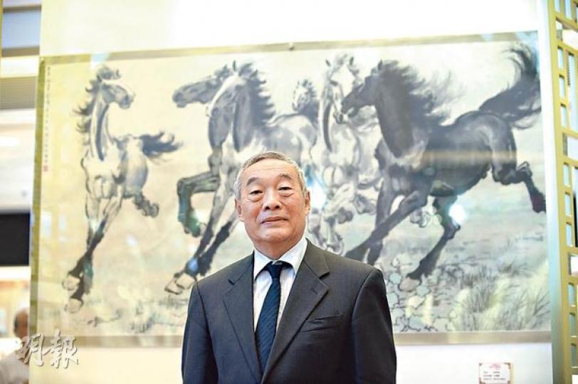 徐悲鴻之子徐慶平（圖）認為，部分中國畫價格已高到令人匪夷所思，尤其是一些仍在世且不是大師的畫家，作品也賣到數千萬甚至上億元高價，已屬盲目。（余俊亮攝）