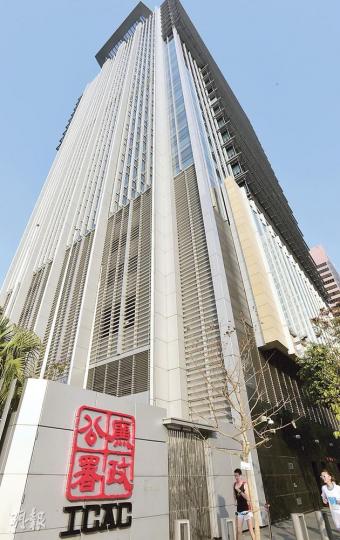 北角廉政公署總部9樓設有職員餐廳,內有酒吧、小型宴會廳、紀念品售賣處等,湯顯明曾在餐廳舉行多次酬酢,包括2011年的領事晚宴。(余俊亮攝) 北角廉政公署總部9樓設有職員餐廳,內有酒吧、小型宴會廳、紀念品售賣處等,湯顯明曾在餐廳舉行多次酬酢,包括2011年的領事晚宴。(余俊亮攝)