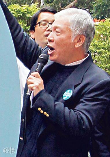 佔中發起人朱耀明放完新春假就畀人鬧「神棍」,但朱牧百無禁忌,話估唔到「佔中後援會」同「愛字頭」團體有共同語言。(李紹昌攝) 佔中發起人朱耀明放完新春假就畀人鬧「神棍」,但朱牧百無禁忌,話估唔到「佔中後援會」同「愛字頭」團體有共同語言。(李紹昌攝)