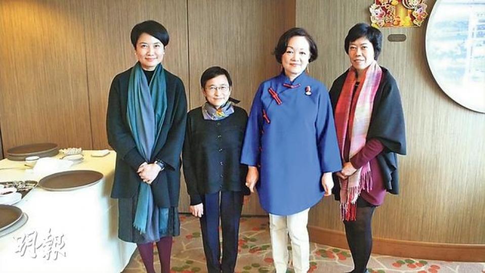 地監局委任著名烹飪名家方太女兒方安妮（左一）為執行總監，方氏曾任職警隊PTU警司及西九龍衝鋒隊，有「殺雞女督察」之稱，丈夫是警務處前助理處長黃敦義，圖右二為地監局主席陳韻雲。（麥穎攝）