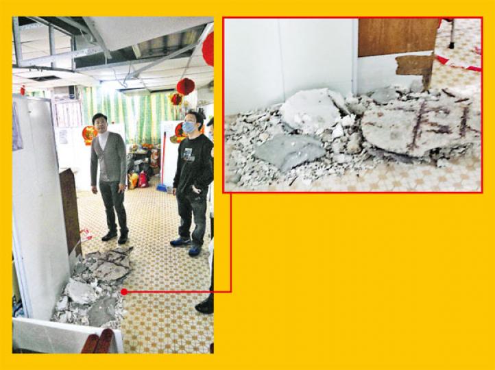 老人院塌石屎現場，可見大塊石屎（地上）把假天花也砸歪了，幸好無人受傷。（湯俊彥攝）何文田萬基大廈的老人院塌天花事件後，當局為安全計把20多名長者安排到樓下另一安老院暫避。（蔡方山攝）