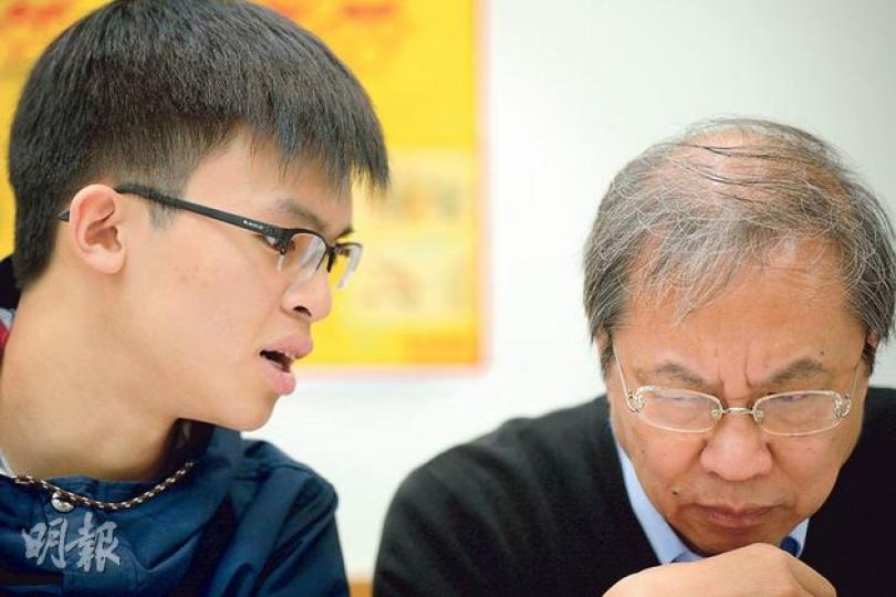 真普聯召集人鄭宇碩（右）說，現時與泛民的共識是不再說「三軌制缺一不可」，也不會再提「沒有公民提名都可以」等方案。圖左為學民思潮發言人黎汶洛。（葉家豪攝）