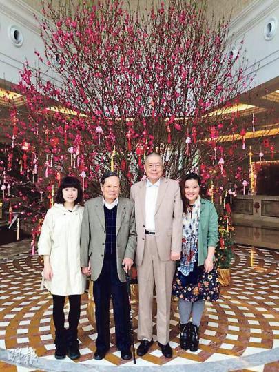 孫穎(右起)、劉詩昆、諾貝爾物理學獎得主楊振寧及太太翁帆一起開年。(攝影/記者:林蘊兒) 孫穎(右起)、劉詩昆、諾貝爾物理學獎得主楊振寧及太太翁帆一起開年。(攝影/記者:林蘊兒)