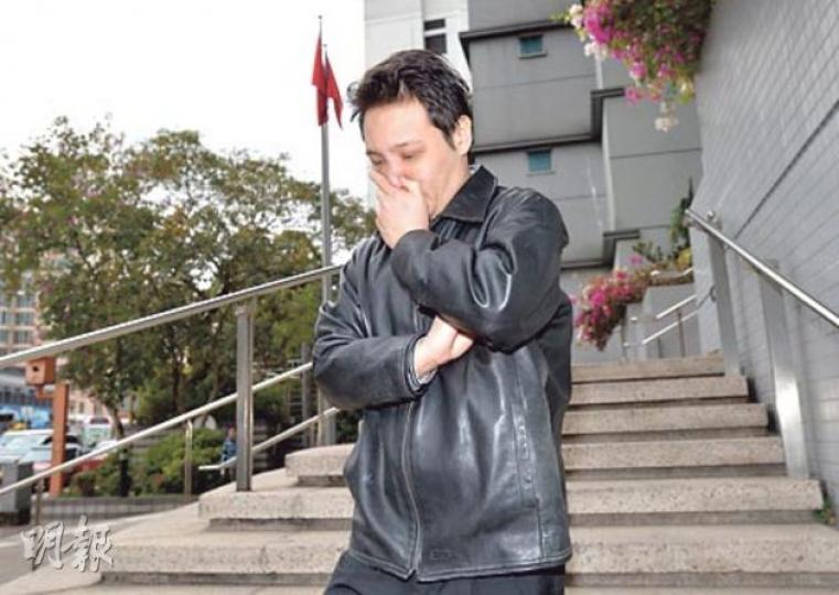 註冊西醫盧尚禮(圖)承認受藥物影響後,自己「不知不覺」在超市取走一個煲蓋,昨獲控方撤銷盜竊罪,批准簽保守行為。(盧翊銘攝) 註冊西醫盧尚禮(圖)承認受藥物影響後,自己「不知不覺」在超市取走一個煲蓋,昨獲控方撤銷盜竊罪,批准簽保守行為。(盧翊銘攝)