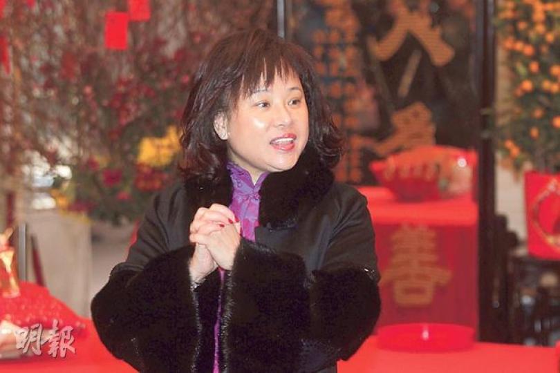 東華三院主席陳婉珍(圖)昨出席東華三院團拜時,沒有回應記者有關東華學院涉違規採購一事。(郭慶輝攝) 東華三院主席陳婉珍(圖)昨出席東華三院團拜時,沒有回應記者有關東華學院涉違規採購一事。(郭慶輝攝)