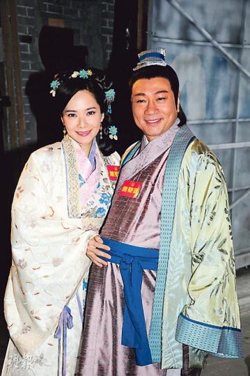 田蕊妮穿上古裝為新劇開鏡拜神。(攝影/記者﹕陳釗)
田蕊妮穿上古裝為新劇開鏡拜神。(攝影/記者﹕陳釗)