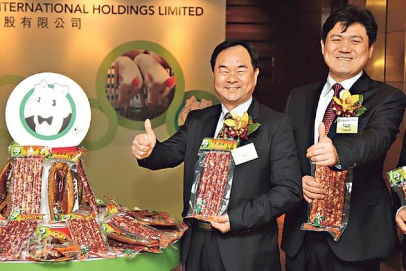 湖南豬肉生產商惠山國際準備在下周一公開招股，最多集資2.46億元，圖左為主席丁碧燕。（林俊源攝）