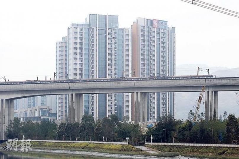 錦田爾巒今晚將截止認購登記,市場消息指樓盤開售在即,昨日再接獲超過300張入票,令過去6日累積接獲入票總數逾1800票。(李紹昌攝) 錦田爾巒今晚將截止認購登記,市場消息指樓盤開售在即,昨日再接獲超過300張入票,令過去6日累積接獲入票總數逾1800票。(李紹昌攝)