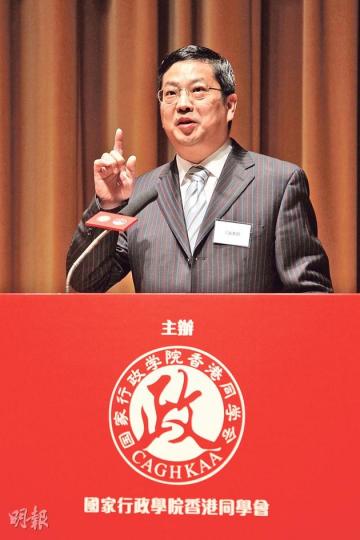 北大教授王磊(圖)昨指公民提名實際上是「公投」概念。他說,公投在其他國家一般只用在重大議題,如是否加入歐盟、建核電廠等,不會被允許在選領導人上。(林俊源攝)出席同一場合的公民黨湯家驊引用北京大學法學院教授王磊的著作——《憲法的司法化》反駁,指王曾於書中指出憲法和人權應相輔而行。(林俊源攝) 北大教授王磊(圖)昨指公民提名實際上是「公投」概念。他說,公投在其他國家一般只用在重大議題,如是否加入歐盟、建核電廠等,不會被允許在選領導人上。(林俊源攝)出席同一場合的公民黨湯家驊引用北京大學法學院教授王磊的著作——《憲法的司法化》反駁,指王曾於書中指出憲法和人權應相輔而行。(林俊源攝)