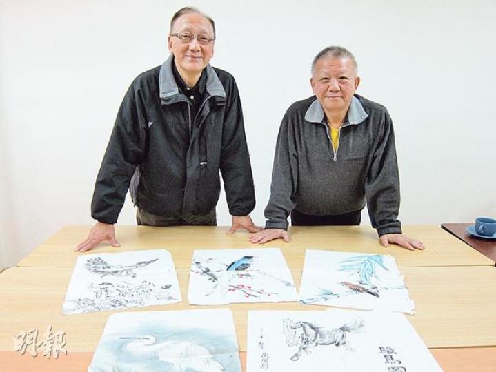 63歲的李寶山(右)形容自己退休首半年猶如倉鼠般自閉在家,直至社工把他帶離家門,轉介至神託會的「退休男士服務」中心,不但與身旁的易季霆(左)一同參與露營、戲劇等不同活動,又發起舉辦「以畫會友」的興趣班,與老友記學習水墨畫。(錢瑋琪攝) 63歲的李寶山(右)形容自己退休首半年猶如倉鼠般自閉在家,直至社工把他帶離家門,轉介至神託會的「退休男士服務」中心,不但與身旁的易季霆(左)一同參與露營、戲劇等不同活動,又發起舉辦「以畫會友」的興趣班,與老友記學習水墨畫。(錢瑋琪攝)